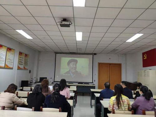 圖書(shū)館資源建設(shè)部 信息咨詢部和系統(tǒng)網(wǎng)絡(luò)部聯(lián)合黨支部組織學(xué)習(xí)張富清 黃文秀先進(jìn)事跡主題教育活動(dòng)